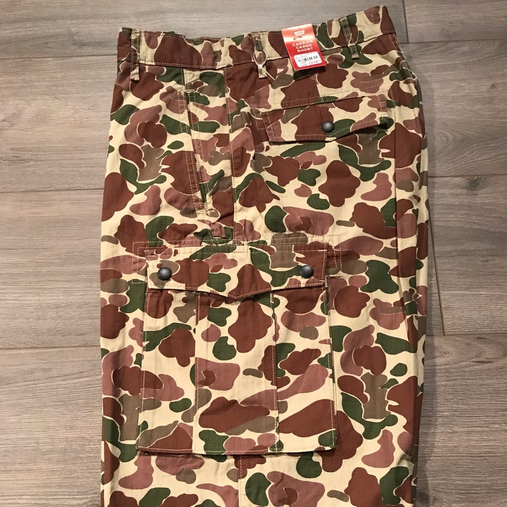 BNWT Levi’s Tan Brown Green Camo Mens Cargo Shorts